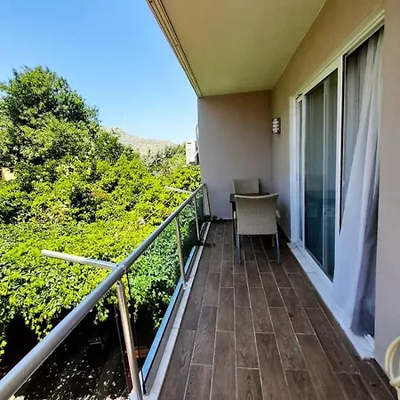Apartment Cozy Flat With Balcony And Partial Sea View Near In Bozburun
