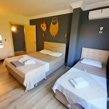 Apartment Cozy Flat With Balcony And Partial Sea View Near In