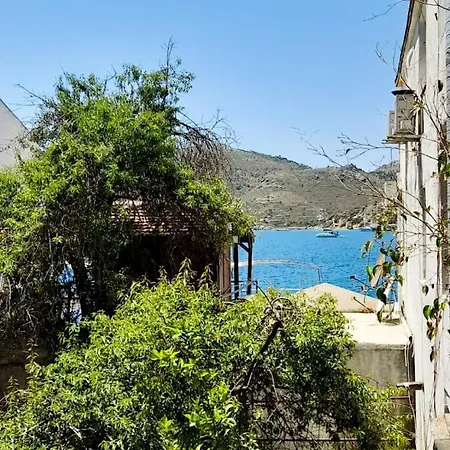 Apartment Cozy Flat With Balcony And Partial Sea View Near In